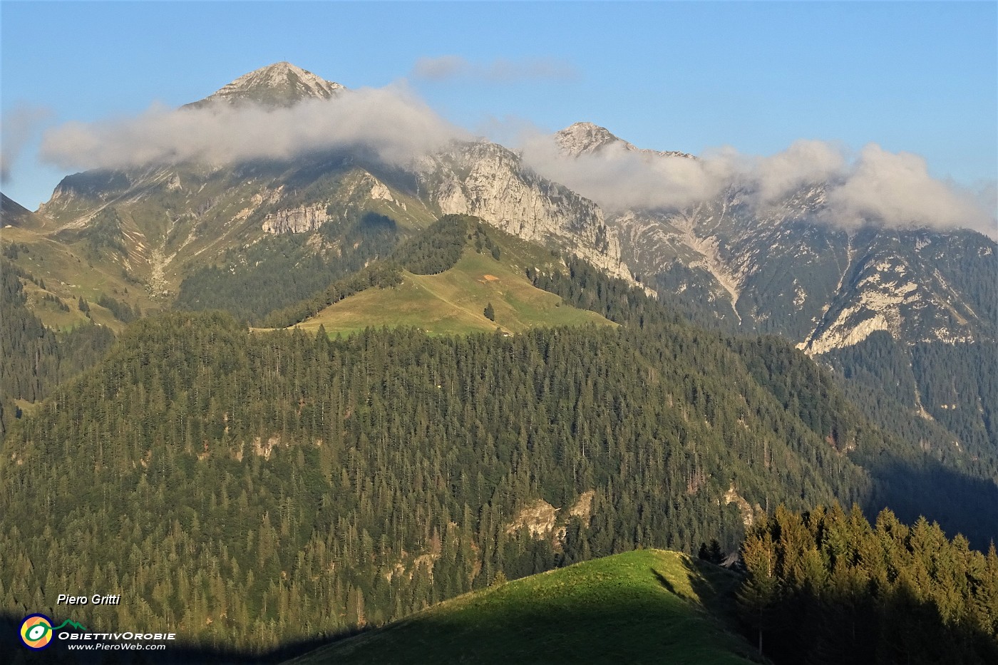 69 Scendendo dal Passo San Marco...tramonto in  Cavallo e Pegherolo.JPG